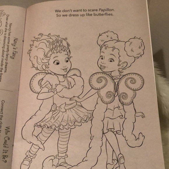 Set of 5 Fancy Nancy Books - Picture 10 of 10